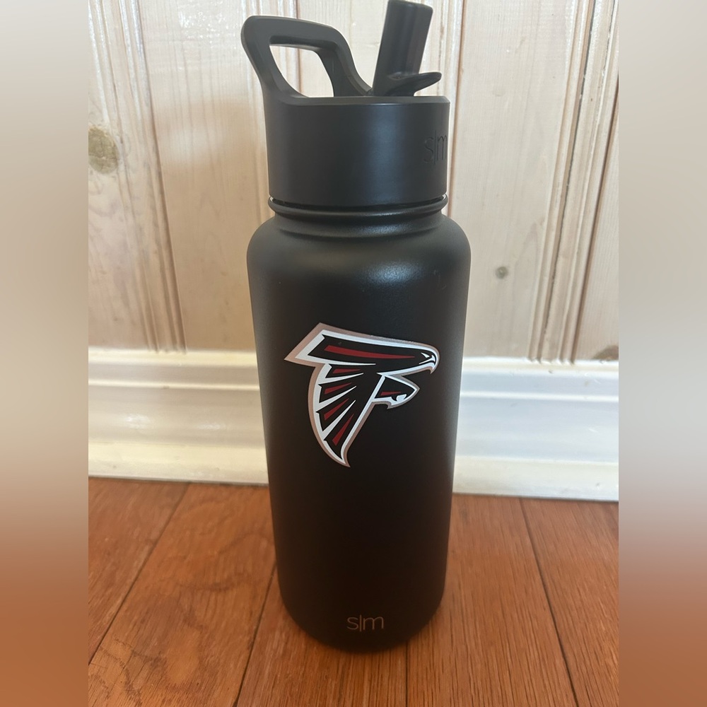 Falcon’s Simple Modern Summit Water Bottle 32 oz